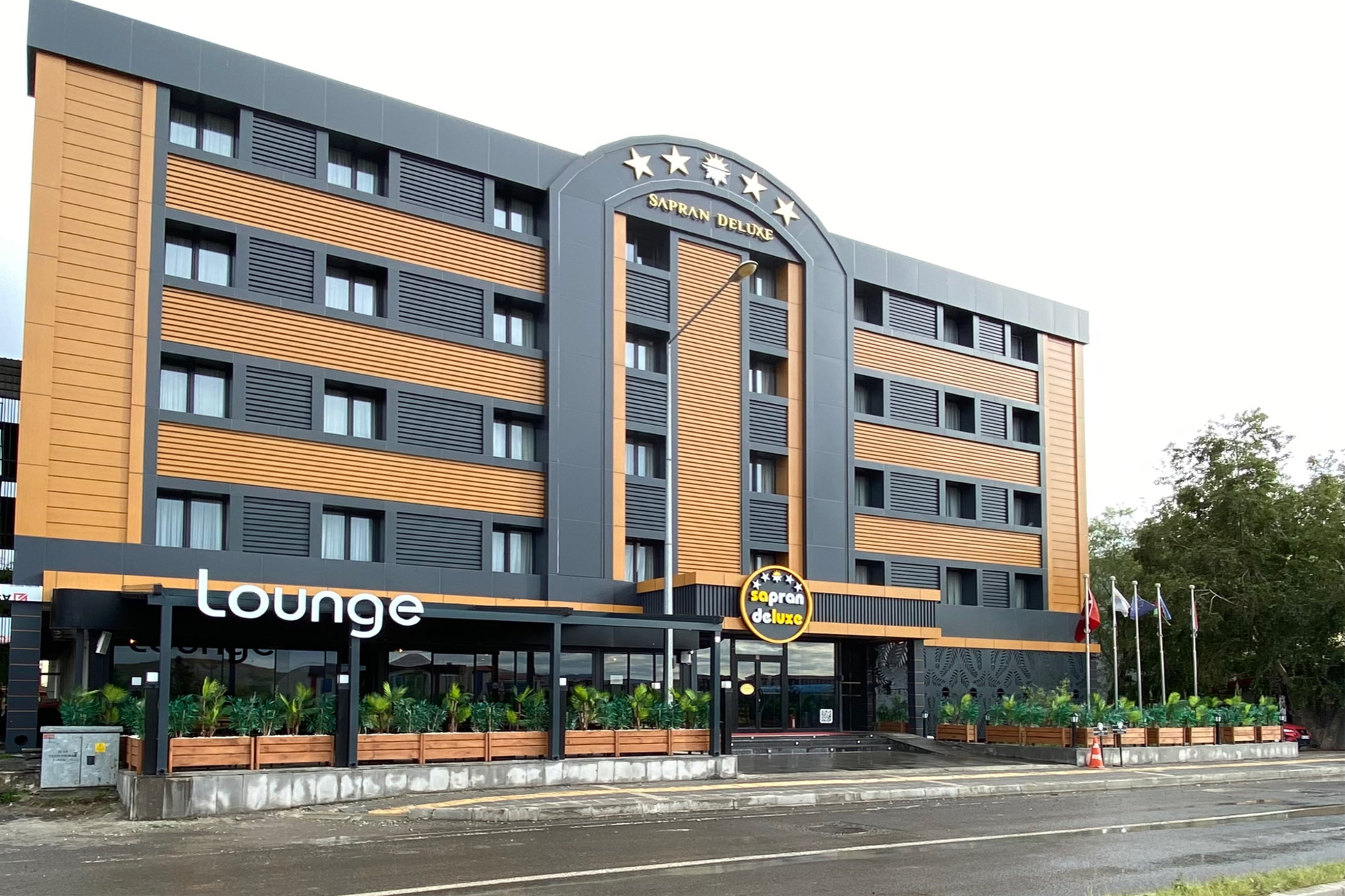 Sapran Deluxe Hotel